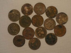 14 moedas de 10 réis do Imperio + uma da espanha / circuladas / cod. 250