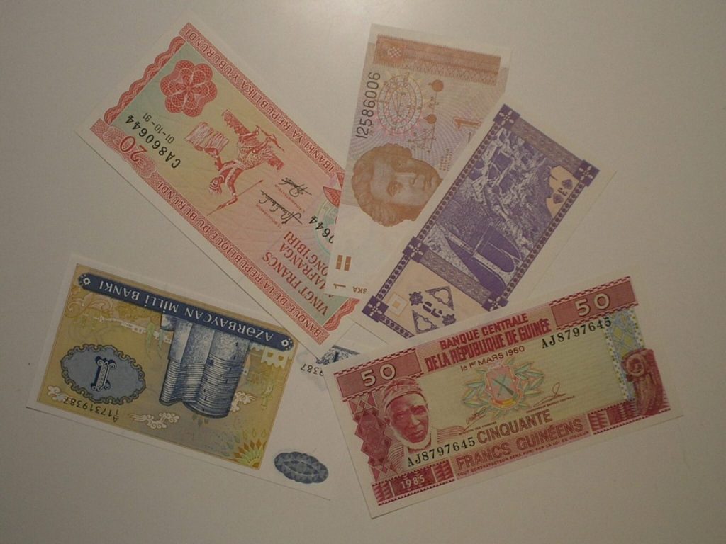 20 Cédulas Estrangeiras Diferentes Valores e datas difíceis, décadas de 80 e 90, todas Flor de Estampa - Coleção - Veja relação abaixo / a3