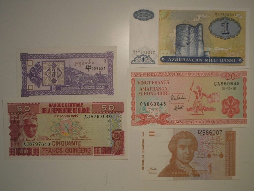20 Cédulas Estrangeiras Diferentes Valores e datas difíceis, décadas de 80 e 90, todas Flor de Estampa - Coleção - Veja relação abaixo / a4