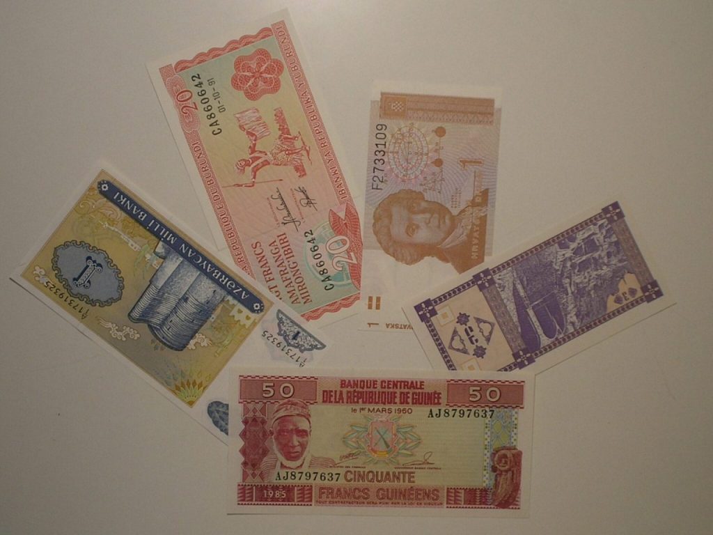 20 Cédulas Estrangeiras Diferentes Valores e datas difíceis, décadas de 80 e 90, todas Flor de Estampa - Coleção - Veja relação abaixo / a5