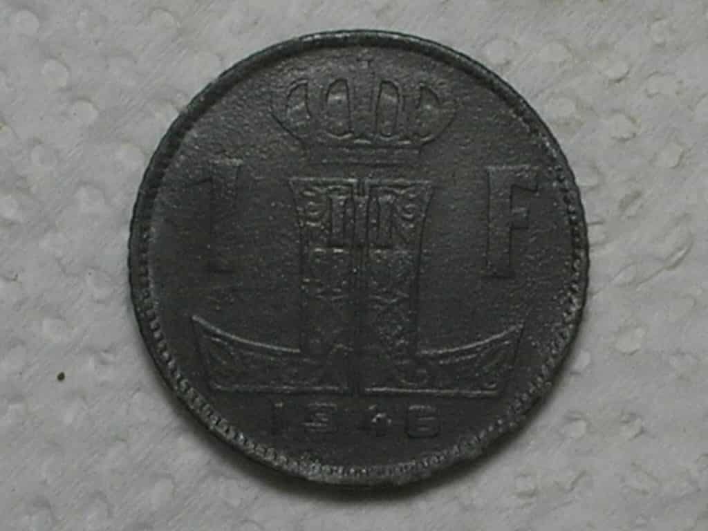 Belgica) 1 Franc - 1946 / 2ª Guerra - Ferro / Escassa / box3