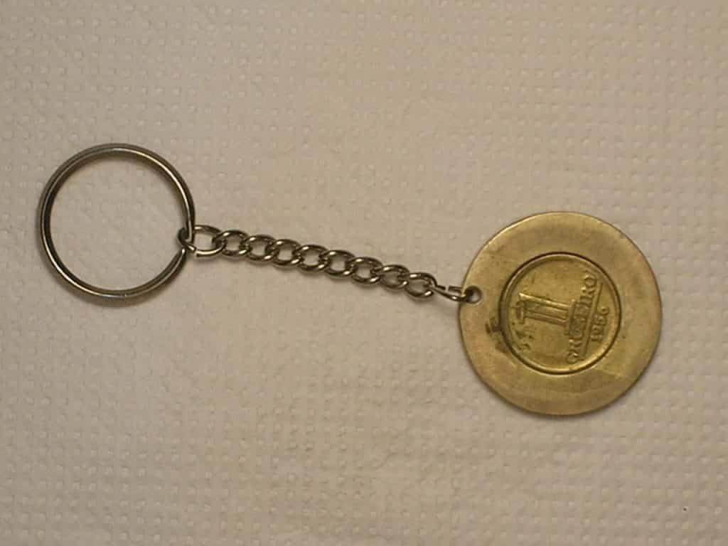 bonito Chaveiro Moeda) 1 Cruzeiro - 1956 - Bz/al - / Cod. 210