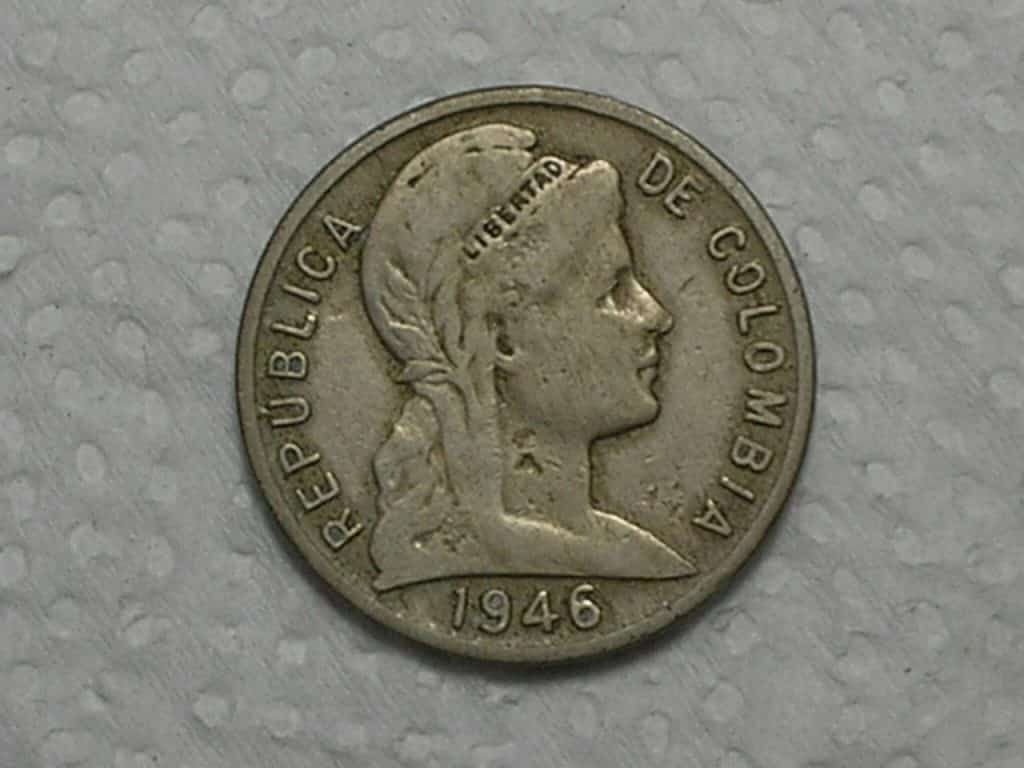 Colombia) 5 Centavos - 1946 - Variante Large date / Ni / Escassa / box4