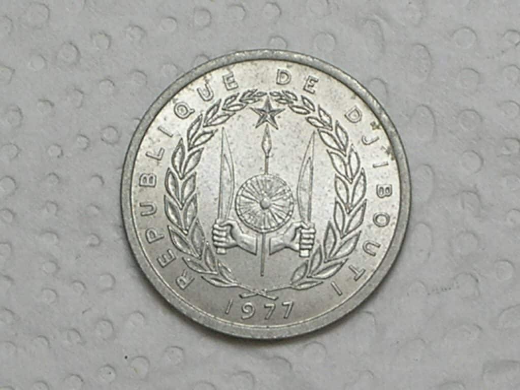 Djibouti) 1 Franc - 1977 / Alumínio / Flor de Cunho / Peça Escassa / Cod. 240