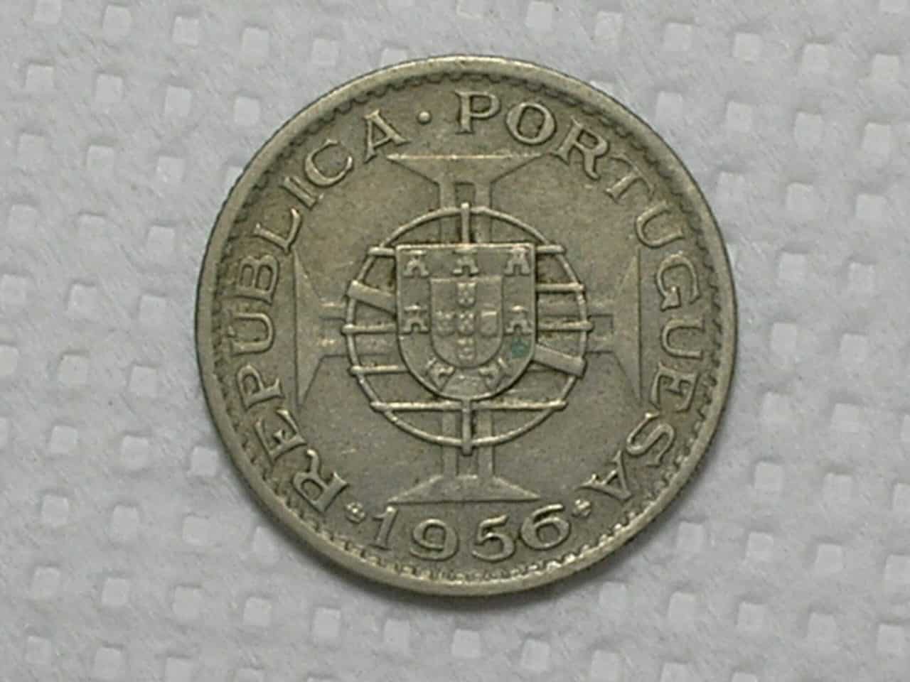 Moçambique) 2-1/2 Escudos -1956 / Co-Ni / Peça Escassa / box6