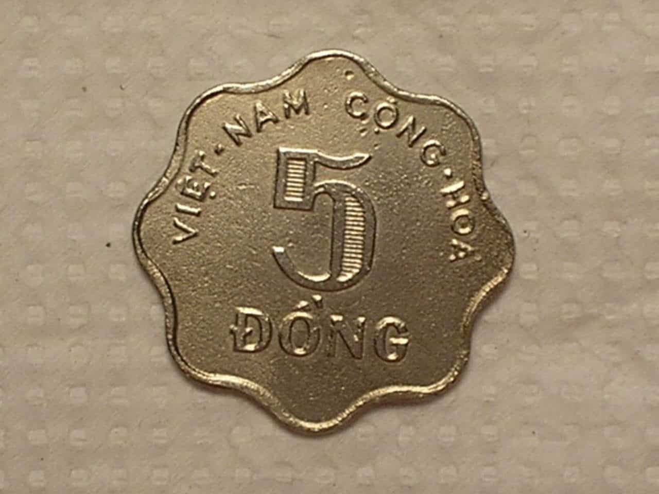 Vietnâ) 5 Dong - 1966 / Soberba / Níquel / Escassa / Cod. 240