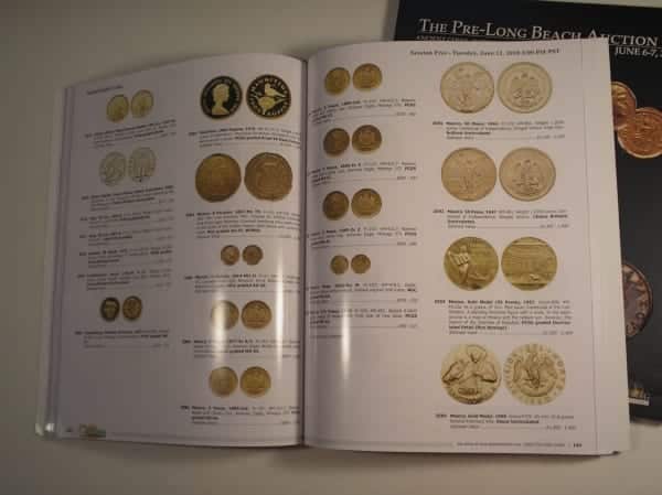 | Casa do Colecionador 2 Catálogos de Moedas pre Long Beach Auction muito Ilustrado, Diversos Países e moedas, 2017 e 2018 / "Valores em Dollar"