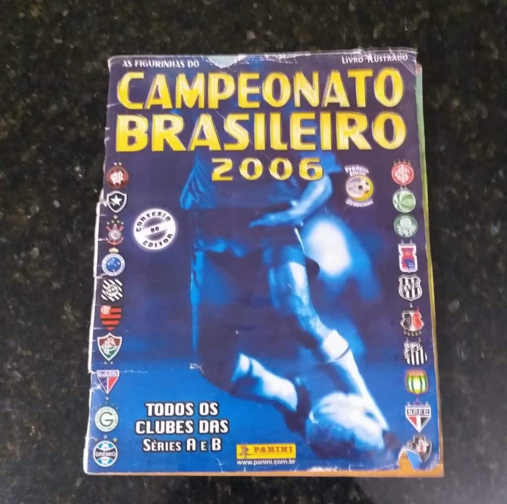 Álbum de Figurinhas - Campeonato Brasileiro 2006 (Incompleto com 404 fig coladas) SUCATA