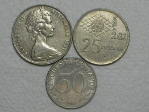 Australia 20 Cents - 1981 Elisabeth II + Bolivia 50 Cent. - 1965 + Espanha 25 Pstas - 1980-copa de 82 + Belgica 5 centimes - 1928 / cod. 840