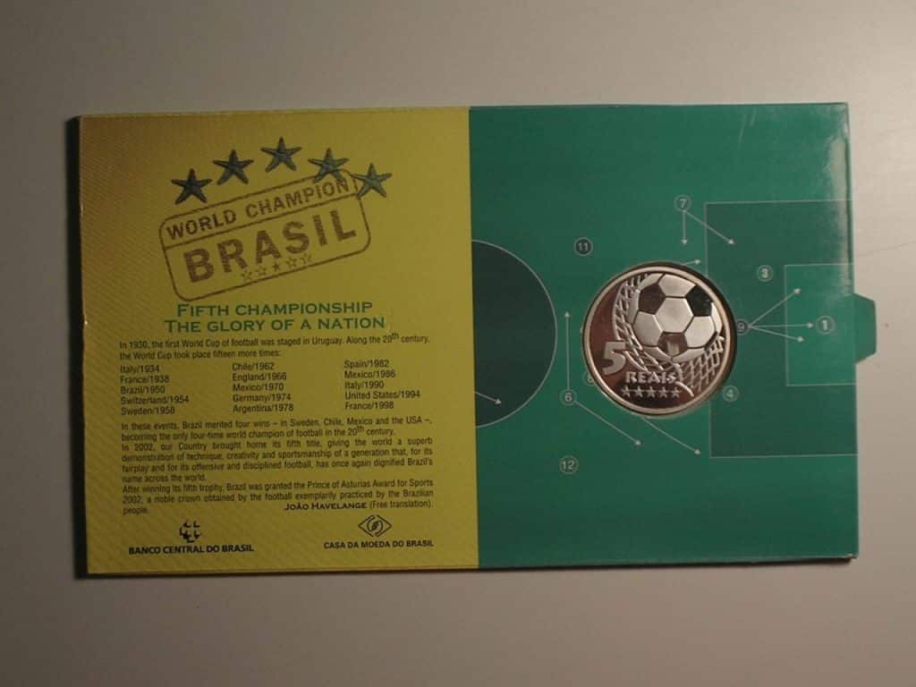Estojo - Brasil Penta Campeão) 5 Reais - 2002 / Prata Proof / Casa da Moeda do Brasil e Banco Central / Med. 100a