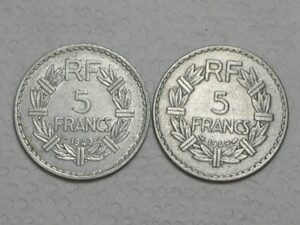 França) 5 Francs - 1949 / Duas moedas grandes / cod. 840.1