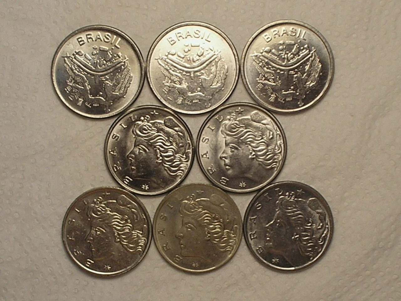 | Casa do Colecionador Sob/Flor) 50 Centavos - 1967/1970/75/78/79 + 50 Cruzeiros - 1983/84/85 / cod.570