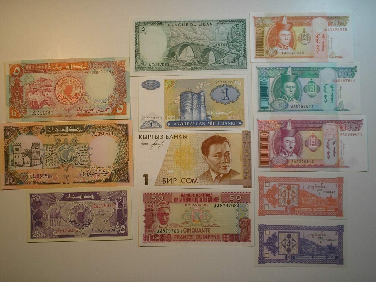 12 Cedulas Estrangeiras Diversas Flor De Estampa / 002