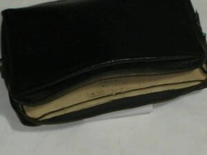 Antiga Bolsa de mão, material tipo couro tamanho 26 x 20 centimetros