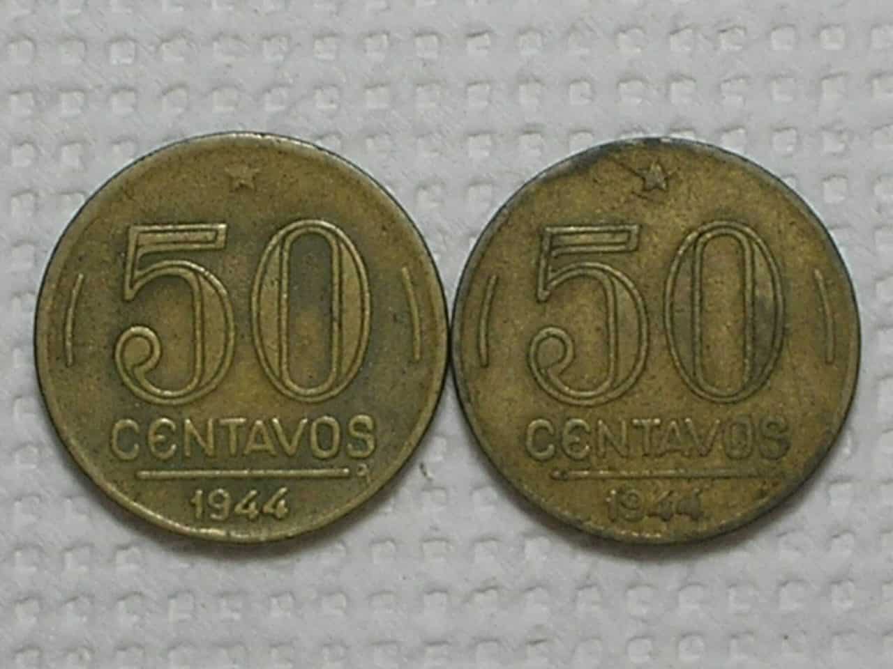 Duas meodas de 50 Centavos - 1944 / ambas Sem sigla e uma com ultimo 4 empastado / Catalogada / Mbc / m40
