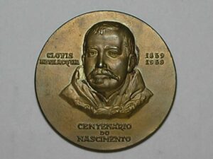 Importante Ilustre Brasileiro - Medalha - Homenagem do governo Brasileiro a Clovis Belivacqua pelo centenário de nascimento / Gravada na borda casa da moeda do Rio, Bronze 50mm diam. / Flor / Leia descrição abaixo quem foi Belivacqua.