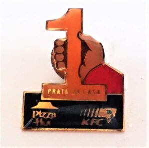 Pin - Metal Resinado - Pizza Hut / KFC - Prata da Casa - Anos 90