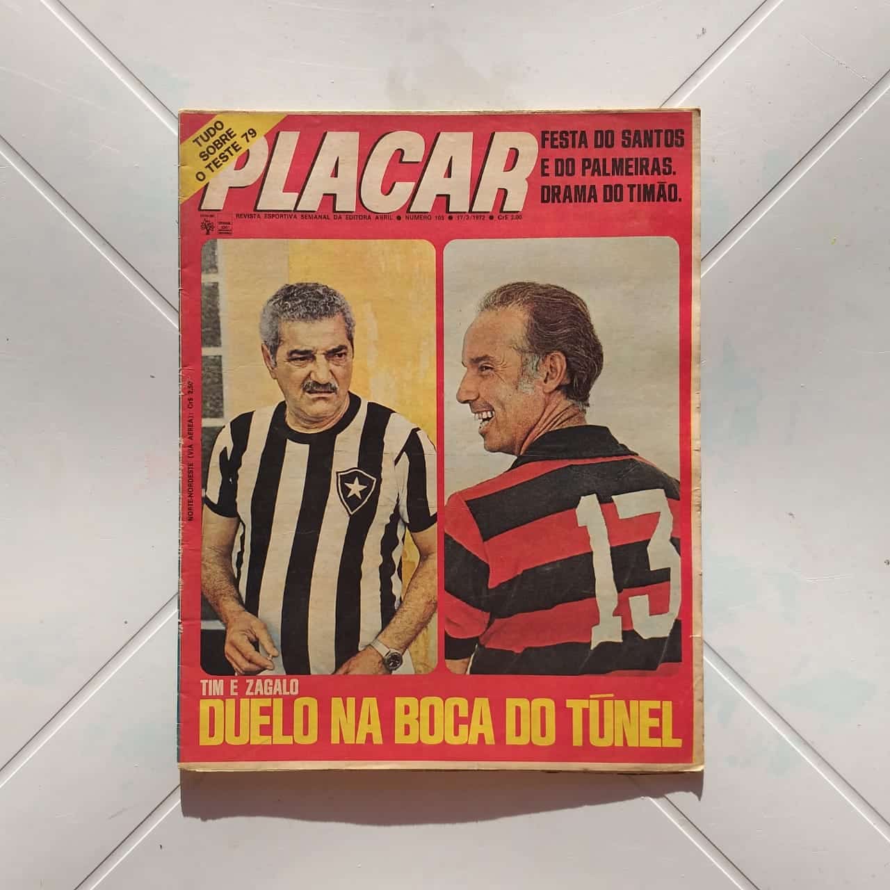 Placar Nº 0105 (Com pôster - El Pibe Madurga - Palmeiras + Figurinhas da Enciclopédia do Futebol) 17 de Março de 1972 - Foto do Volmir do Internacional na Contra Capa (Revista)