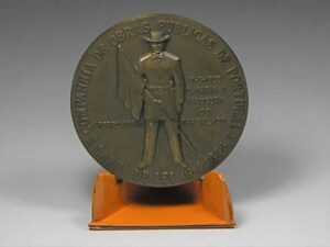 " Lindíssima - Rara Medalha Inauguração do Caminhos De" Ferro Lisbôa carregado por D. Pedro V - 1856 / 1977 -- / Cunhagem Limitada / m210