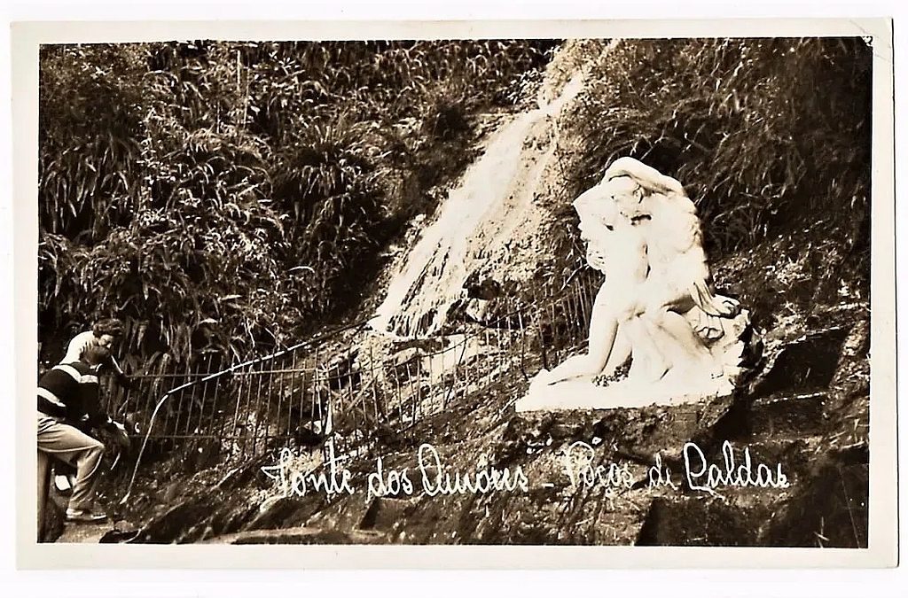 Cartao Postal Fotografico - Poços De Caldas ( MG ) - Fonte Dos Amores Anos 50