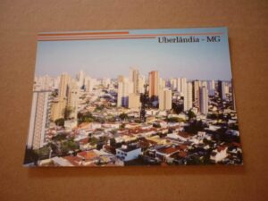 CARTÃO POSTAL UBERLÂNDIA MG. VISTA PARCIAL DA CIDADE .