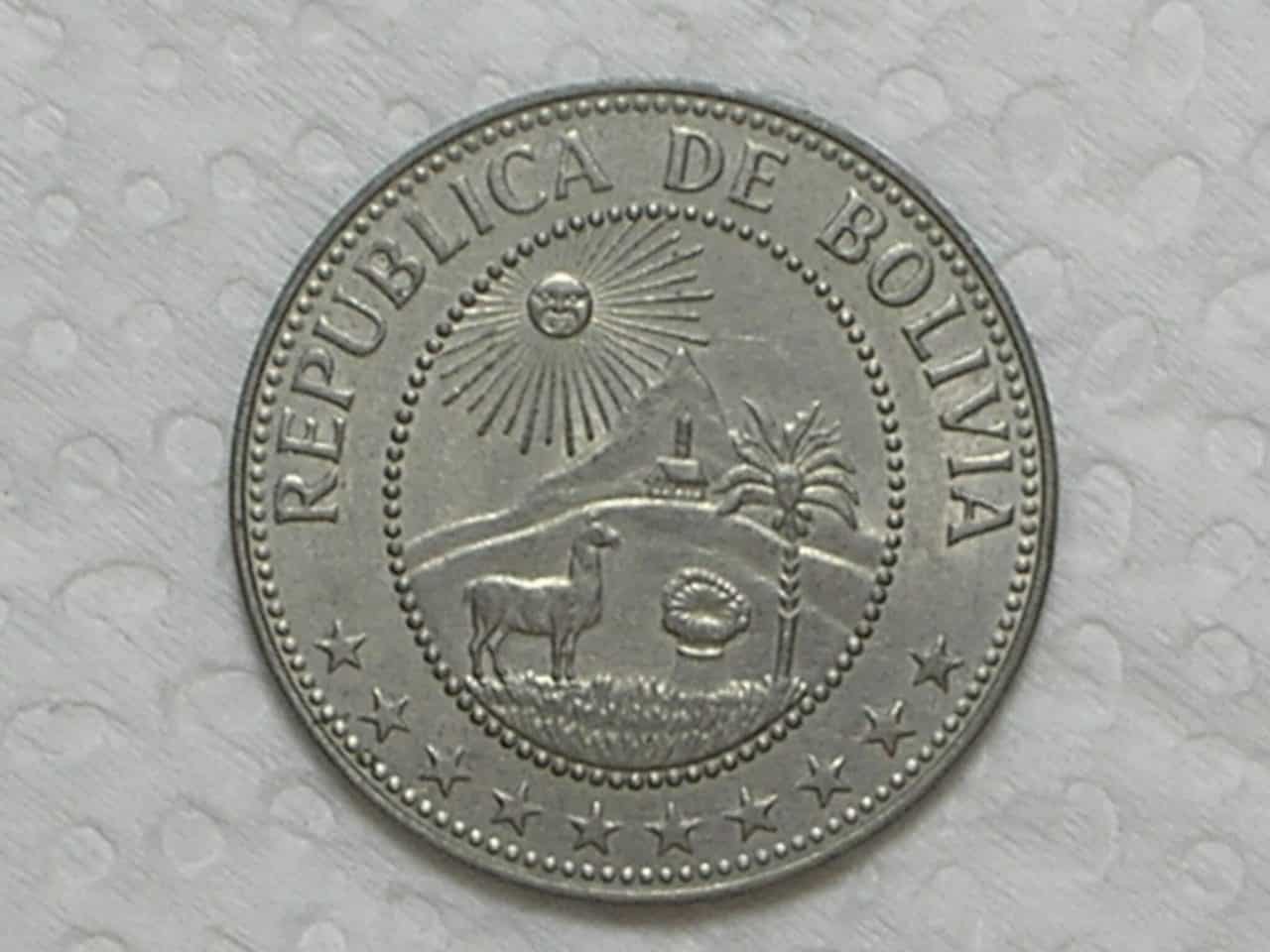 Bolivia) 50 Centavos - 1965 / Ni-clad / Flor de Cunho / box3