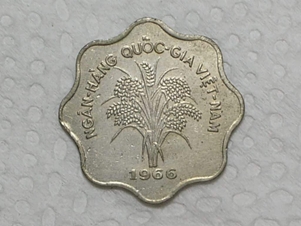 Vietnan) 1 Dong - 1966 / Borda em curvas / box15