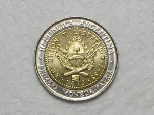 Argentina) 1 Peso - 2016 / Bimetal - Primera Moneda Patria / Carimbo Piratini / Flor - Brilhante / box17
