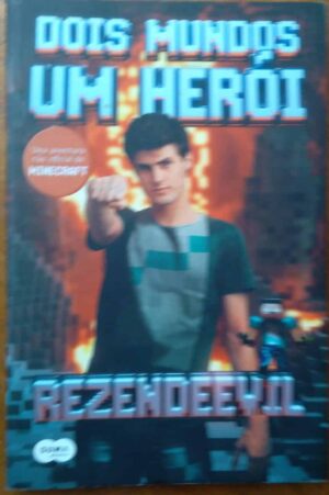 Livro Dois mundos um Heroi / Rezendevil