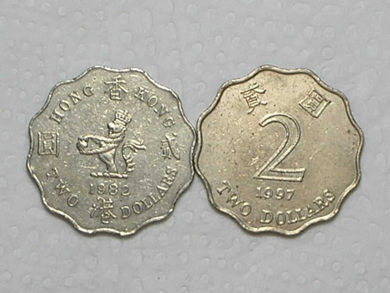 Hong Kong) 2 Dolares - 1997 / 1982 / Borda Ovalada / box18