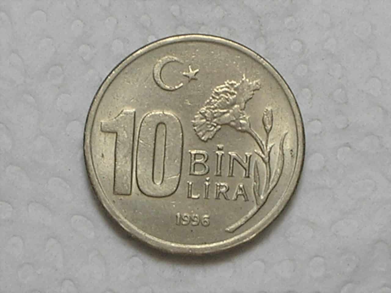 Turkia) 10 Liras - 1996 / Inscrição na borda / box19
