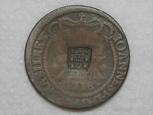 XX Réis – 1718 = 50 Pérolas - Escudete / Escassa / Colônia de D. João V – Casa da Moeda de Lisboa / Cobre / Bc/Mbc / Box2
