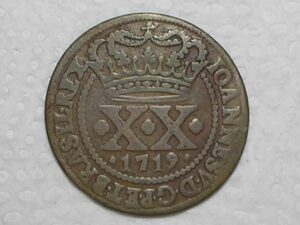 XX Réis – 1719 = 50 Pérolas - Data entre Pontos / Colônia de D. João V – Casa da Moeda de Lisboa / Cobre / Mbc / Box2