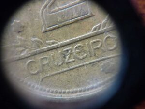 2 CRZS. 1949 COM LETRAS UZE DE CRUZEIROS LIGADAS POR TRAÇO .
