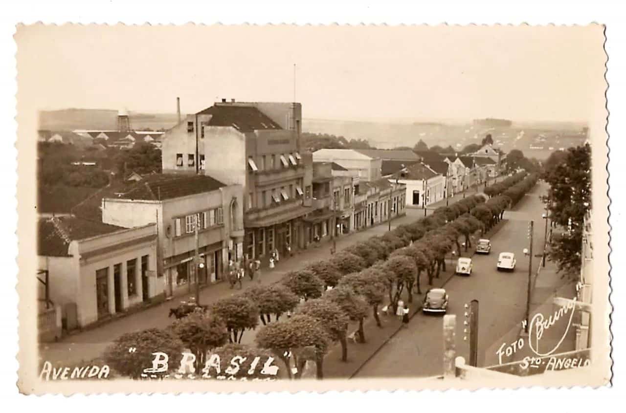 Cartão Postal Fotografico - Avenida Brasil - Santo Angelo - RS - Anos 50