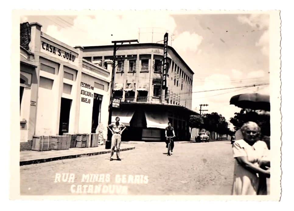 Cartao Postal Fotografico - Rua Minas Gerais - Catanduva - SP - Anos 50