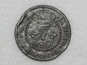 V Réis – 1787 / Corôa baixa / 38 Pérolas / Escassa / Colonia de D. Maria I / Cobre / Mbc / box21