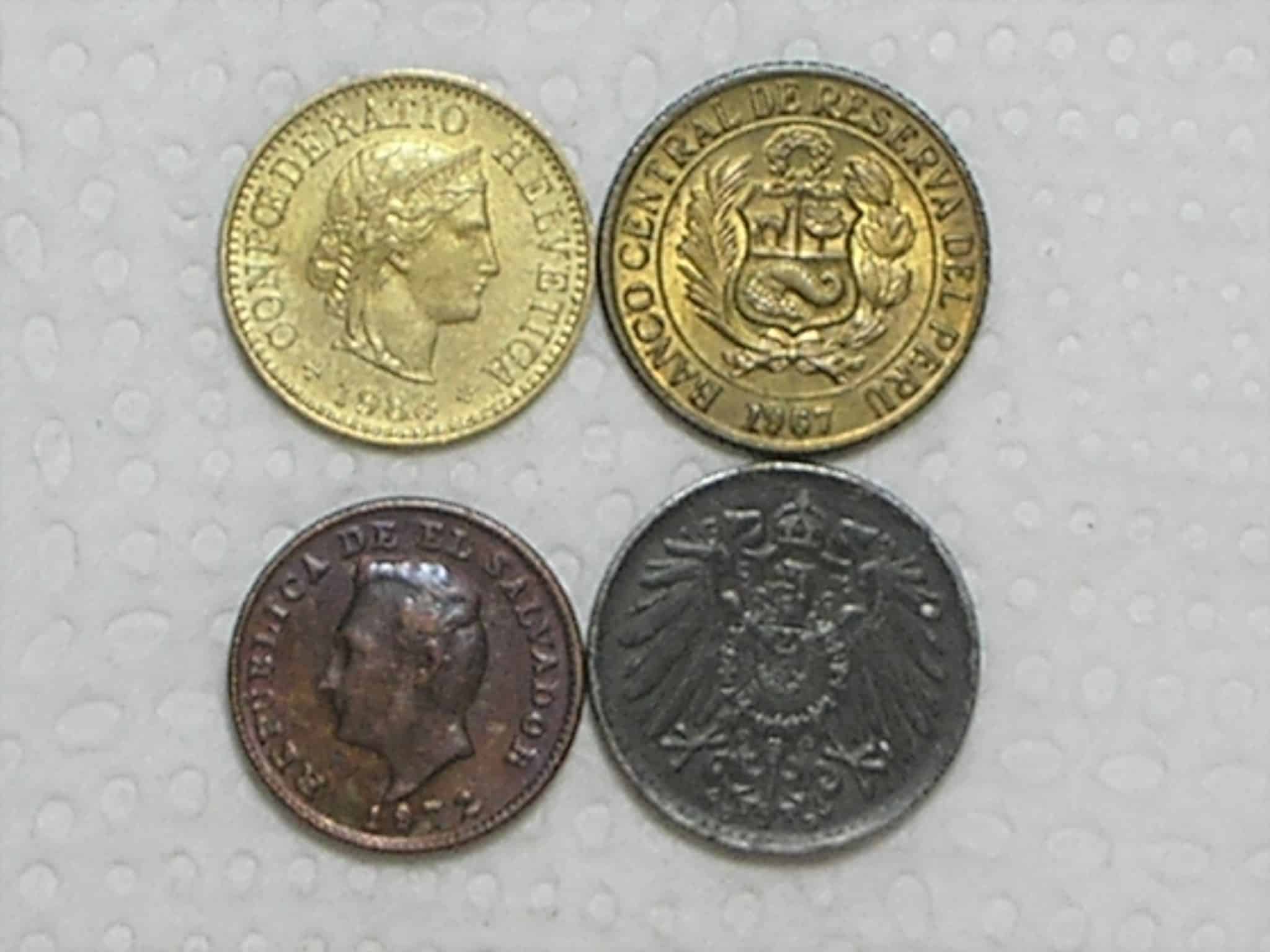 | Casa do Colecionador 4 Moedas) Alemanha 5 Pfennig - 1918 1ª guerra + Suiça 5 Rappen - 1983 + El Salvador 1 Centavo - 1972 + Peru 10 Centavos - 1967 / box 25