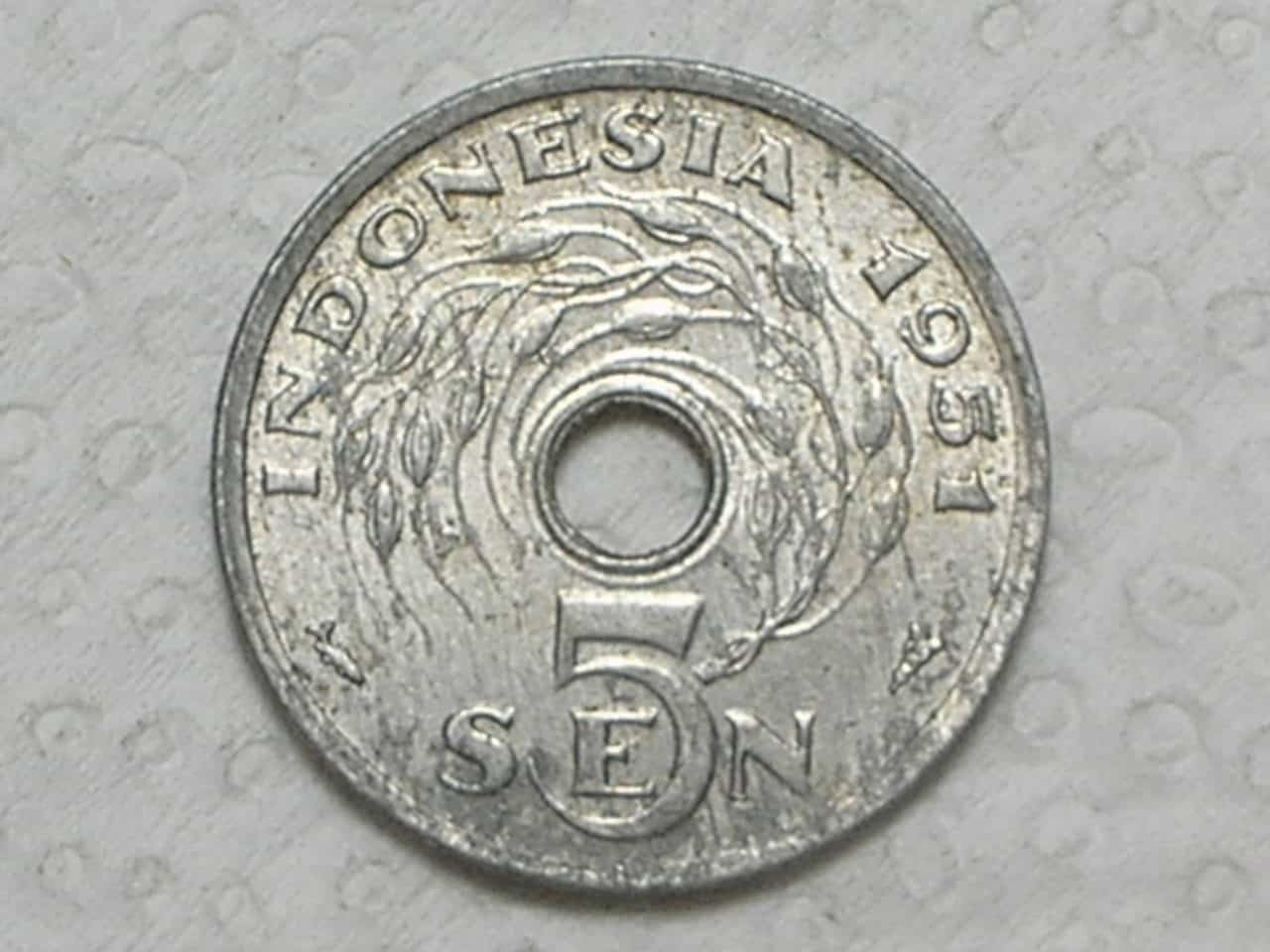Indonesia) 5 Sen - 1951 / Holed Center / Al / Sob / box26