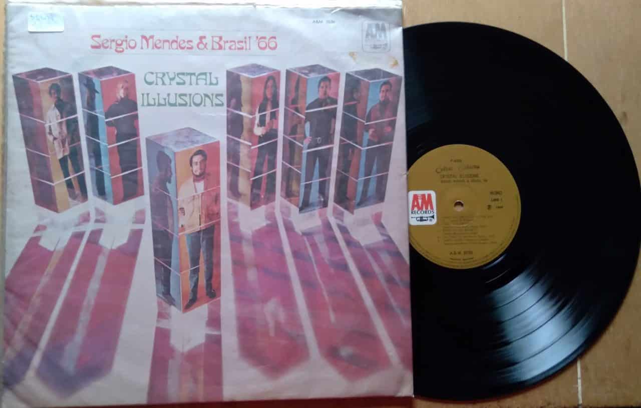 Sérgio Mendes & Brasil 66 / Cristal Illusions Viola enluarada Pretty World.