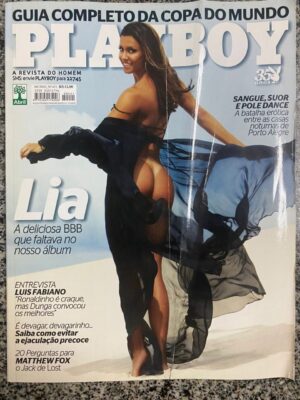 Playboy Nº 421 - Lia - Junho 2010 ( Revista com Pôster)