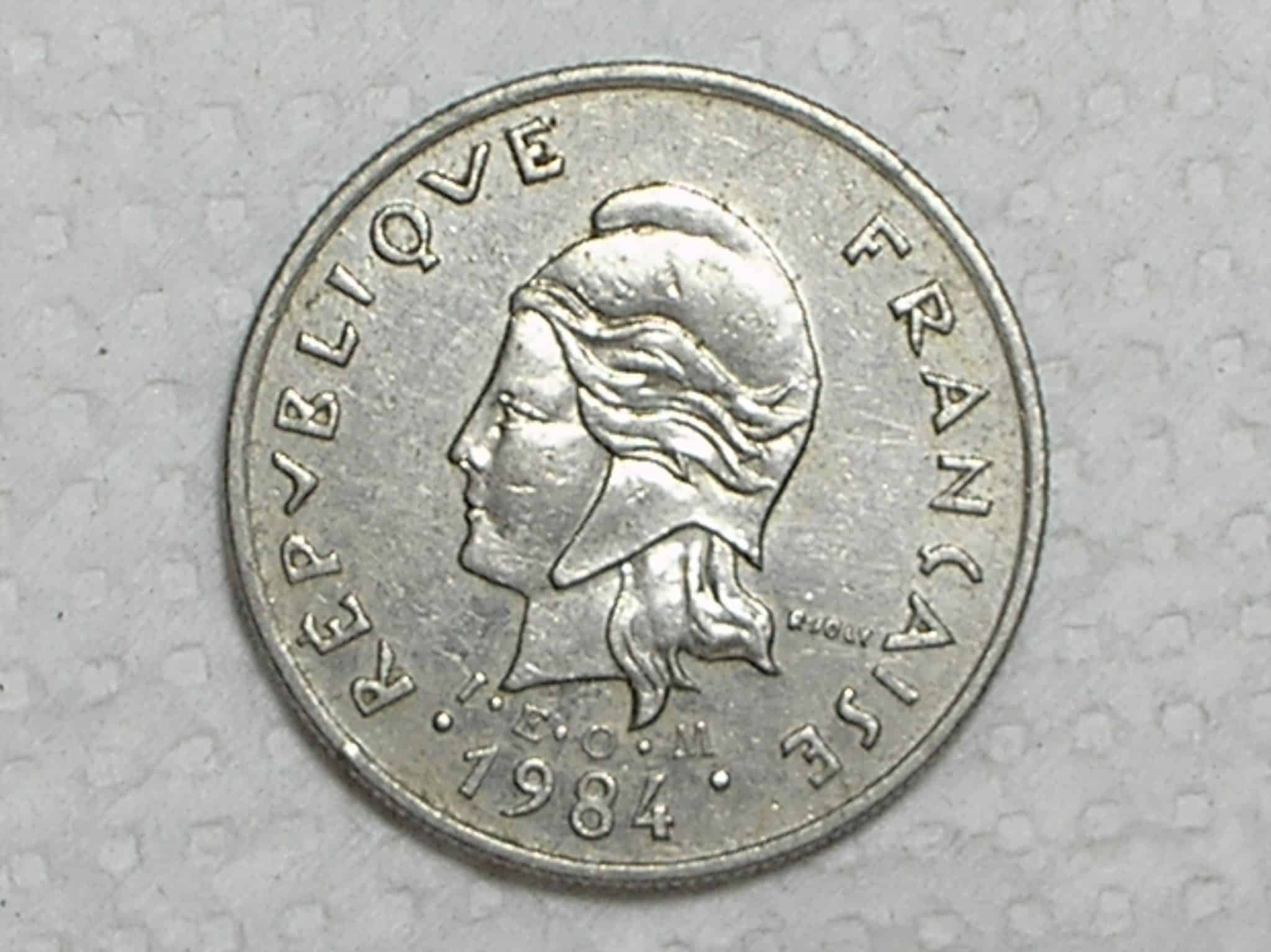 Polinesia Francesa) 10 Francs - 1984 / Ni / box28
