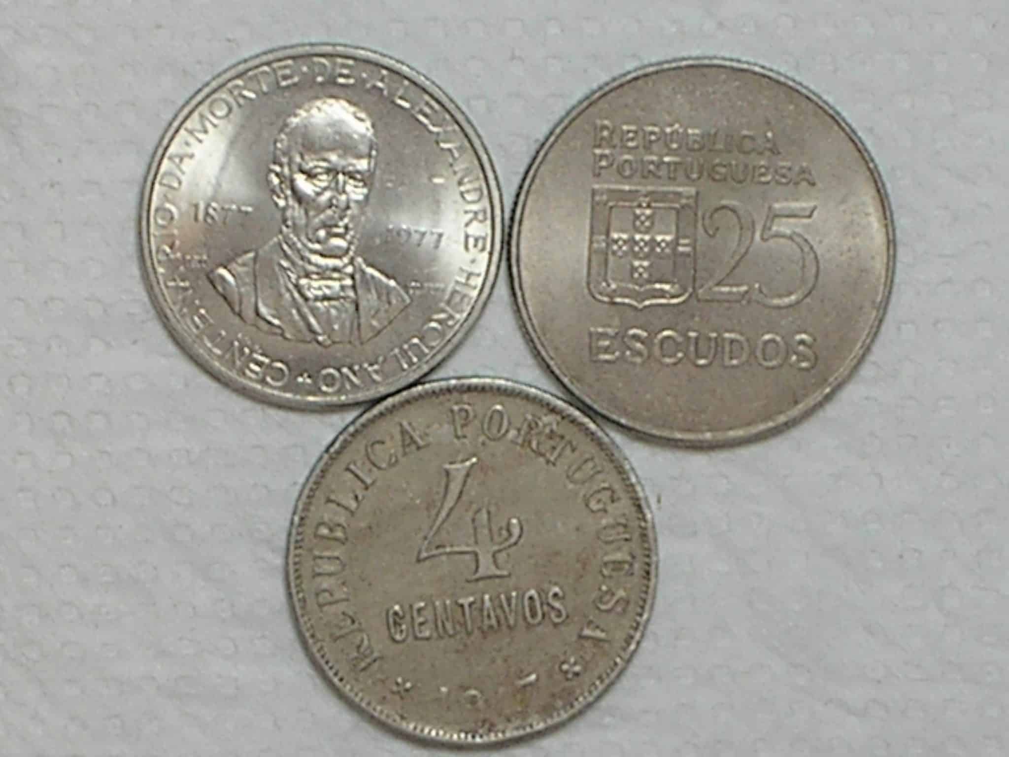 Portugal) 4 Centavos - 1917 (Mbc) + 5 e 25 Escudos - 1977 Comemorativa / S/Fc/ m370.2