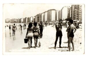 Cartao Postal - Banhistas Na Praia De Copacabana - Anos 50
