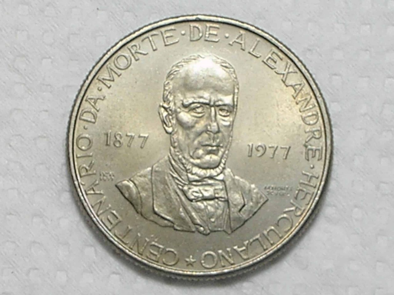 Portugal) 25 Escudos - 1977 / Comemorativa / Co/Ni / Flor / box29
