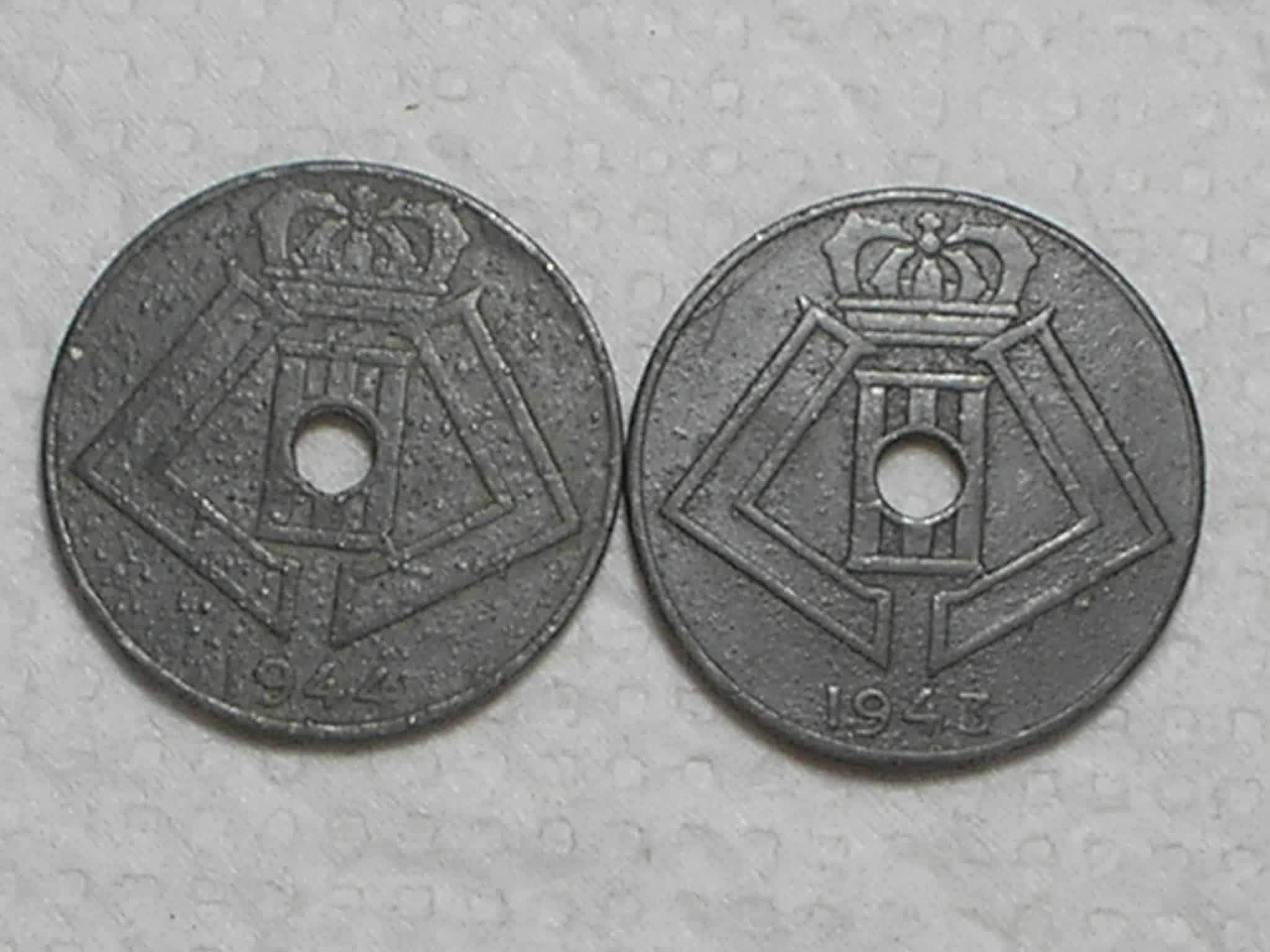 Belgica) 10 Centimes - 1943/1944 / 2ª Guerra / Zinco / box30