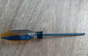 Chave para abrir cartucho de Super Nintendo.