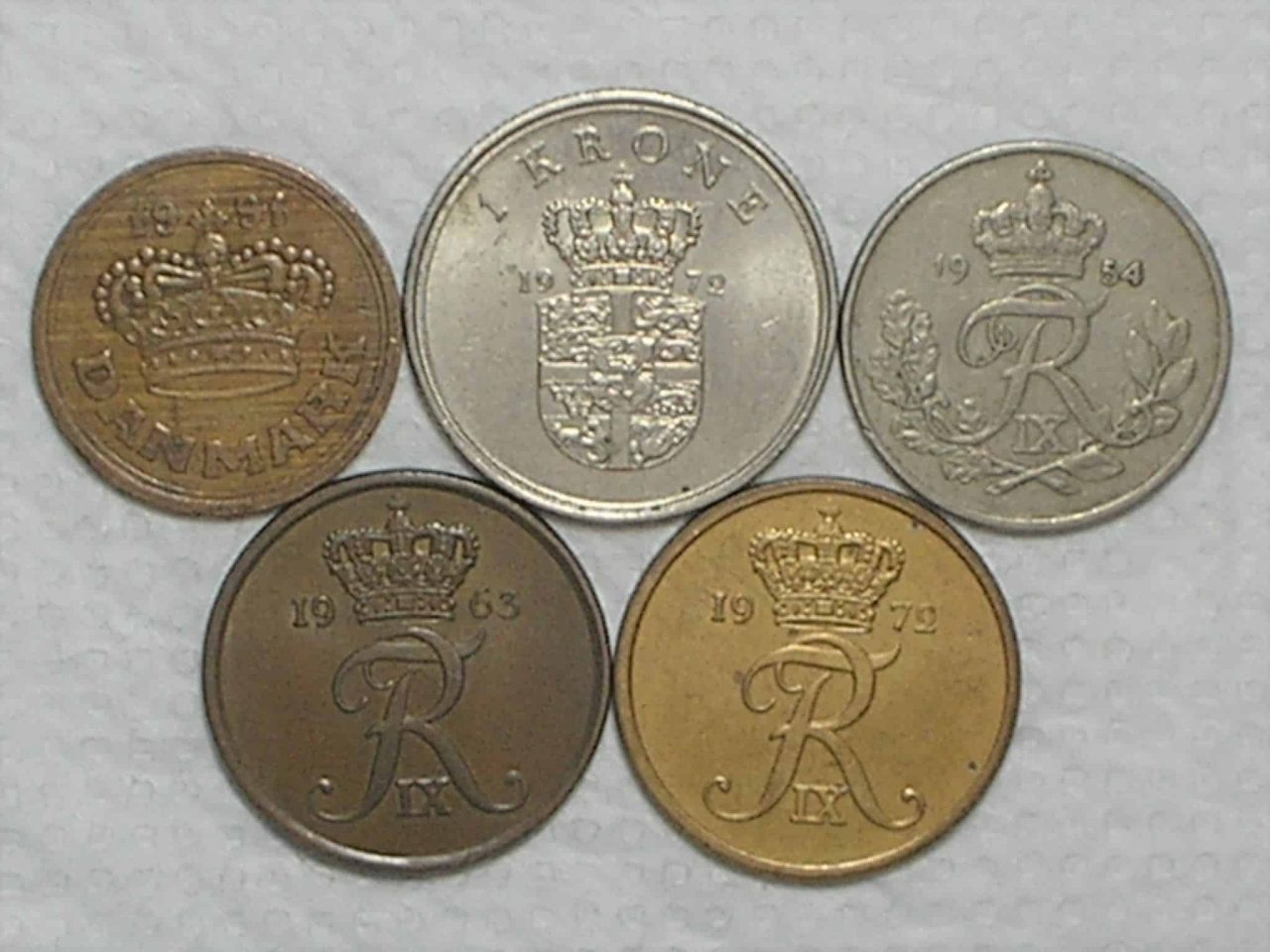 Dinamarca) 5 Ore - 1963/1972 + 25 Ore - 1954 + 50 Ore - 1991 + 1 Krone - 1972 / Cz-Ni / box30