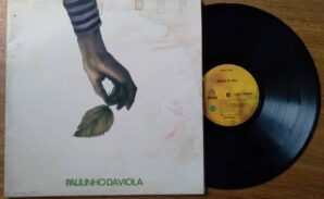 Vinil lp Odeon Paulinho da Viola / a vida continua Argumento Amor a natureza.