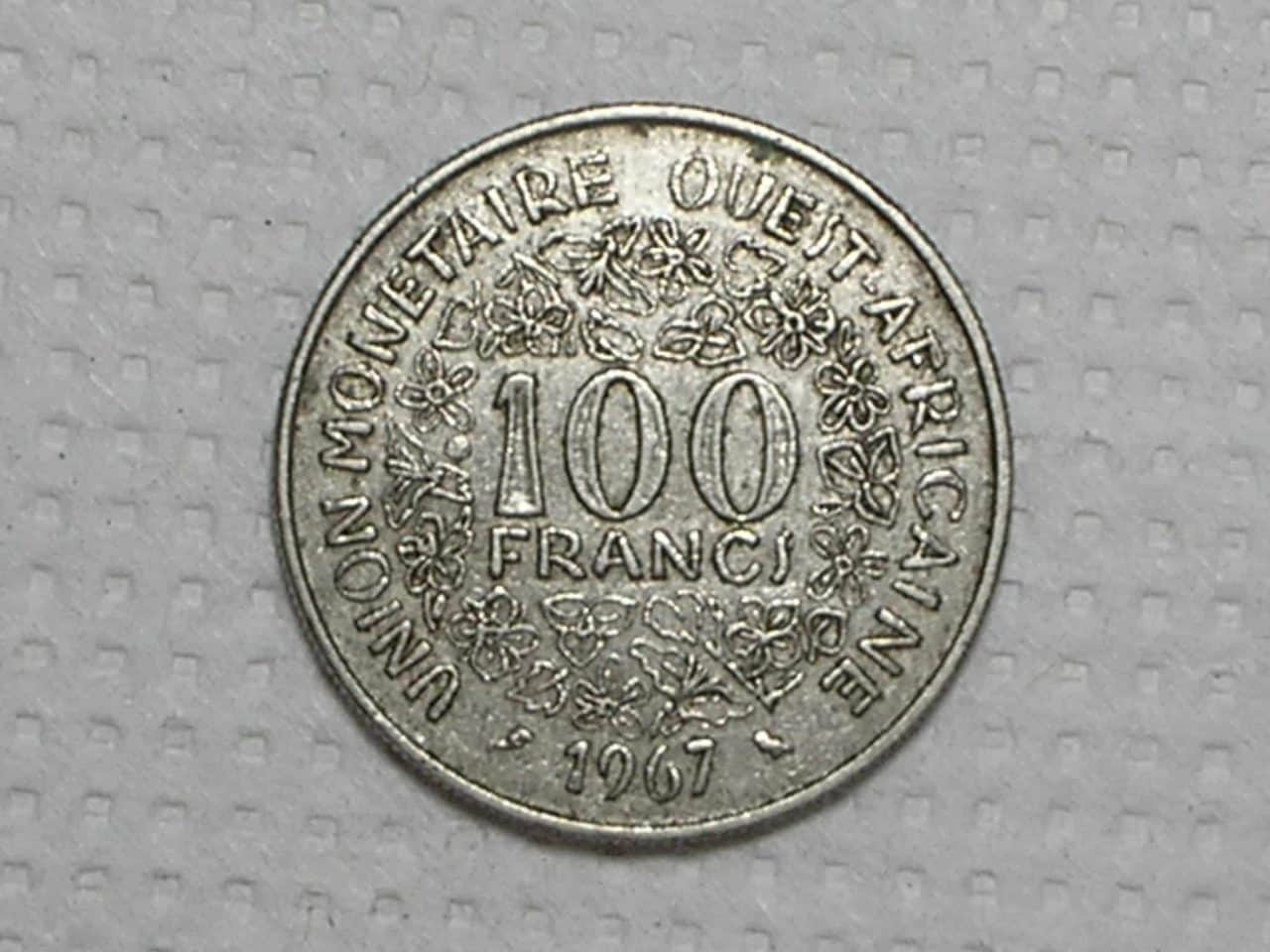 Africa, West States) 100 Francs - 1967 / Co/Ni / box39